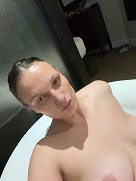 justpeachybaby online show from November 4, 4:33 am