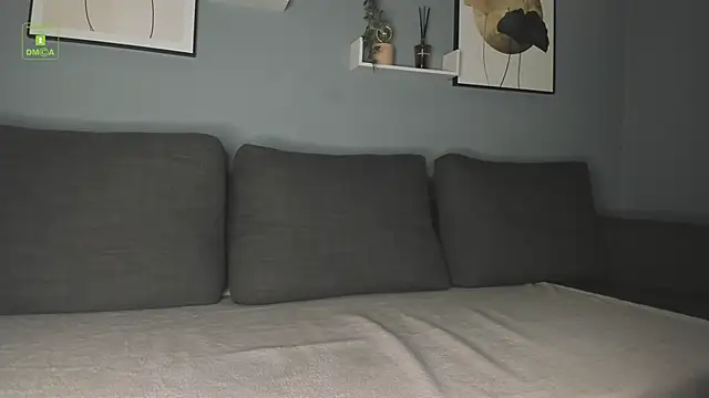 Stephany Richardz online show from October 18, 5:21 am