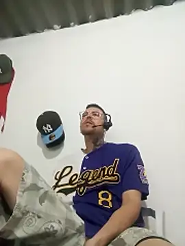 Snapshot of Medellin420 chatting on February 13, 2:02 pm Medellin420 online show from February 13, 2:02 pm