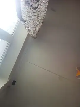 Snapshot of Lauren_Amabel chatting on April 7, 8:04 am Lauren Amabel online show from April 7, 8:04 am