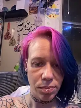 trashbrat online show from March 9, 5:55 am