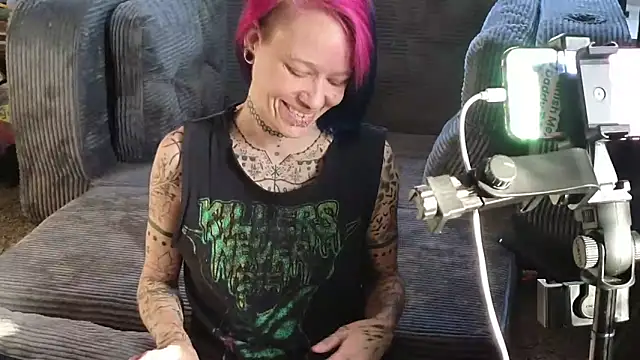 trashbrat online show from March 23, 11:20 pm