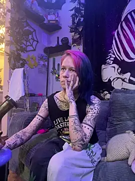 trashbrat online show from April 28, 2:10 am