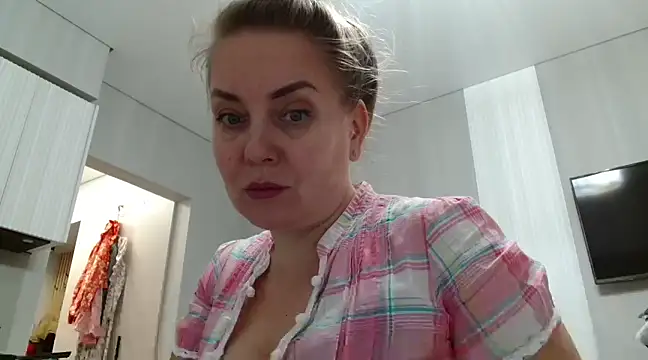 Lolawhite8 online show from March 22, 5:20 pm