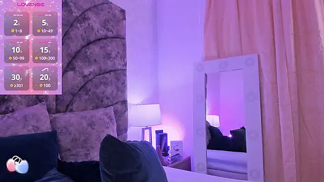 Snapshot of VeronicaOlson_ chatting on February 13, 3:50 am VeronicaOlson  online show from February 13, 3:50 am