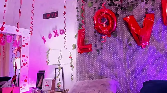 Snapshot of VeronicaOlson_ chatting on February 14, 4:47 am VeronicaOlson  online show from February 14, 4:47 am