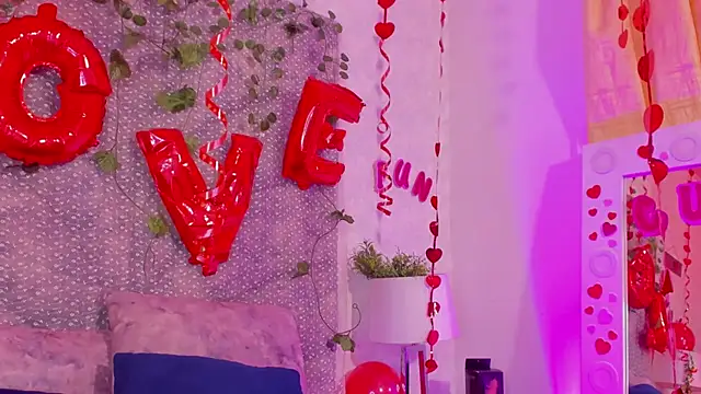 Snapshot of VeronicaOlson_ chatting on February 15, 5:51 am VeronicaOlson  online show from February 15, 5:51 am