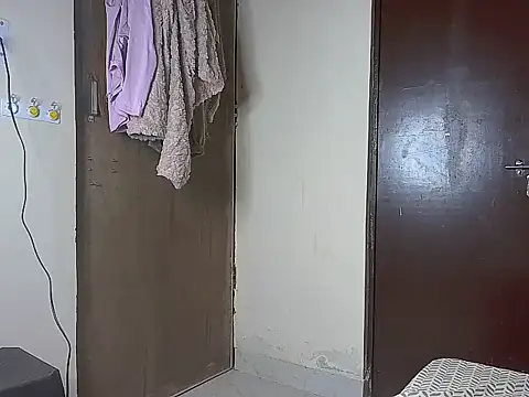 Snapshot of karishma_kappur chatting on January 31, 6:36 pm karishma kappur online show from January 31, 6:36 pm