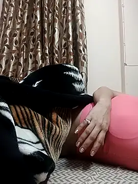 Snapshot of karishma_kappur chatting on February 22, 1:02 pm karishma kappur online show from February 22, 1:02 pm