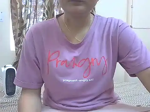 Snapshot of karishma_kappur chatting on March 1, 6:35 am karishma kappur online show from March 1, 6:35 am