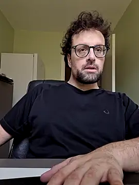 Snapshot of littlehairyman chatting on March 4, 11:29 am littlehairyman online show from March 4, 11:29 am