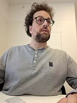 Snapshot of littlehairyman chatting on March 6, 1:35 pm littlehairyman online show from March 6, 1:35 pm