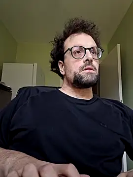 Snapshot of littlehairyman chatting on March 7, 10:45 am littlehairyman online show from March 7, 10:45 am