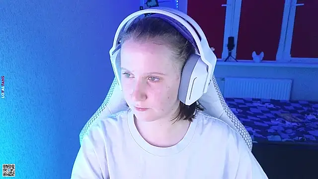 Snapshot of mon_lola chatting on October 10, 4:28 pm mon lola online show from October 10, 4:28 pm