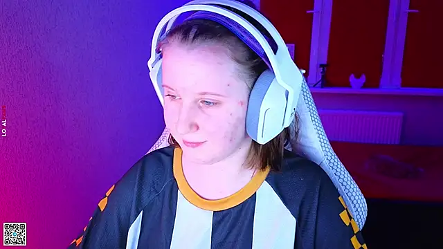 Snapshot of mon_lola chatting on November 21, 2:16 pm mon lola online show from November 21, 2:16 pm