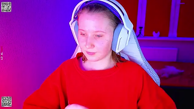 Snapshot of mon_lola chatting on December 2, 4:57 pm mon lola online show from December 2, 4:57 pm