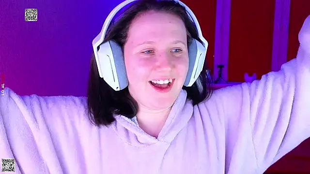 Snapshot of mon_lola chatting on December 13, 7:53 pm mon lola online show from December 13, 7:53 pm