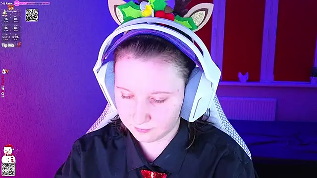 Snapshot of mon_lola chatting on December 17, 3:40 pm mon lola online show from December 17, 3:40 pm