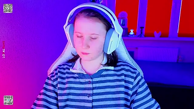 Snapshot of mon_lola chatting on January 14, 1:39 pm mon lola online show from January 14, 1:39 pm