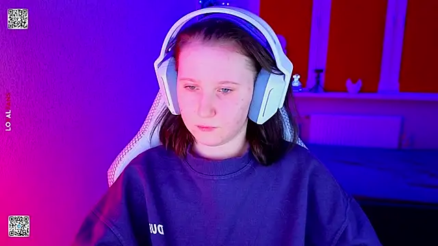 Snapshot of mon_lola chatting on January 15, 4:44 pm mon lola online show from January 15, 4:44 pm