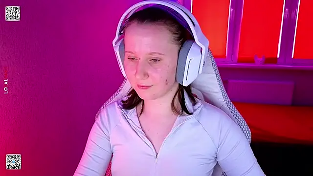 Snapshot of mon_lola chatting on February 5, 8:19 am mon lola online show from February 5, 8:19 am