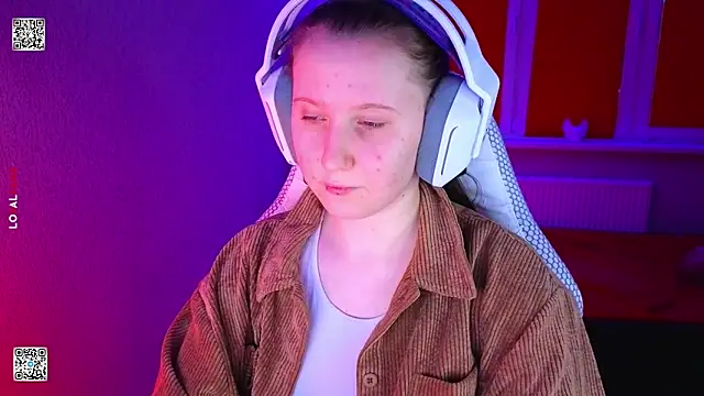 Snapshot of mon_lola chatting on February 19, 2:13 pm mon lola online show from February 19, 2:13 pm