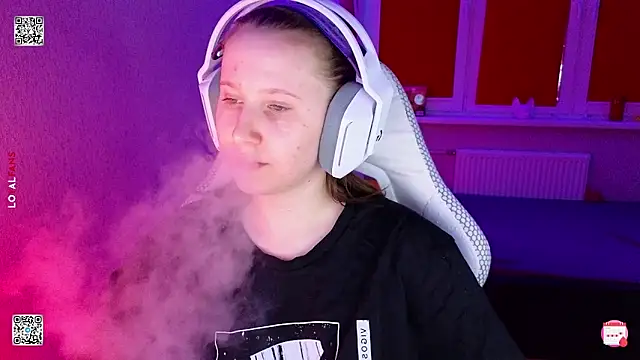 Snapshot of mon_lola chatting on March 22, 4:54 pm mon lola online show from March 22, 4:54 pm