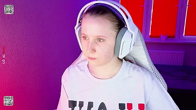 Snapshot of mon_lola chatting on March 27, 3:01 pm mon lola online show from March 27, 3:01 pm