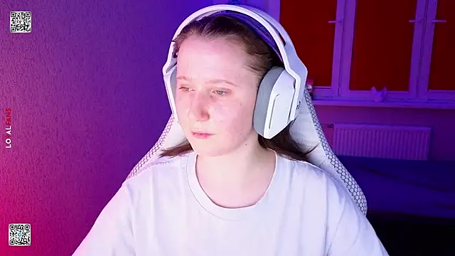 Snapshot of mon_lola chatting on March 28, 4:28 pm mon lola online show from March 28, 4:28 pm