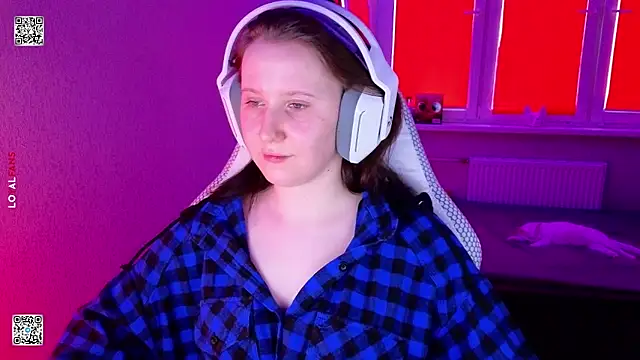 Snapshot of mon_lola chatting on March 31, 9:21 am mon lola online show from March 31, 9:21 am