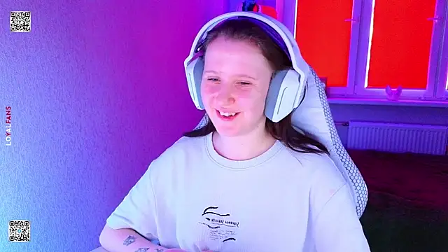 Snapshot of mon_lola chatting on April 6, 11:11 am mon lola online show from April 6, 11:11 am