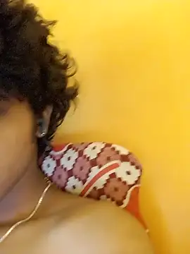 CosmicEmuu online show from January 11, 10:51 am