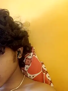 CosmicEmuu online show from February 14, 10:07 am