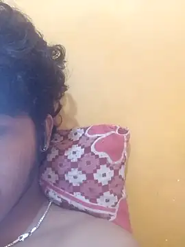 CosmicEmuu online show from October 6, 6:33 am