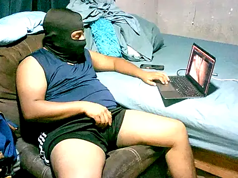 Snapshot of SergCarMX1 chatting on June 18, 4:13 am SergCarMX1 online show from June 18, 4:13 am