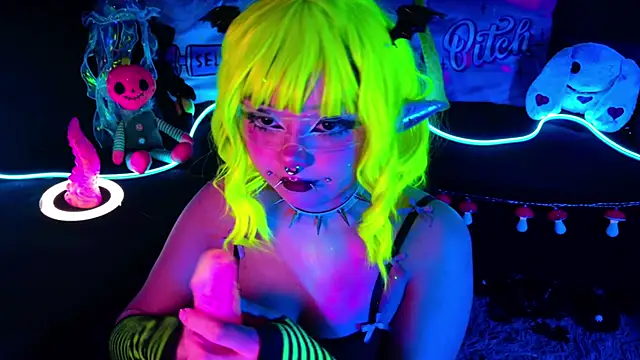 LaytonBox online show from October 10, 1:32 pm