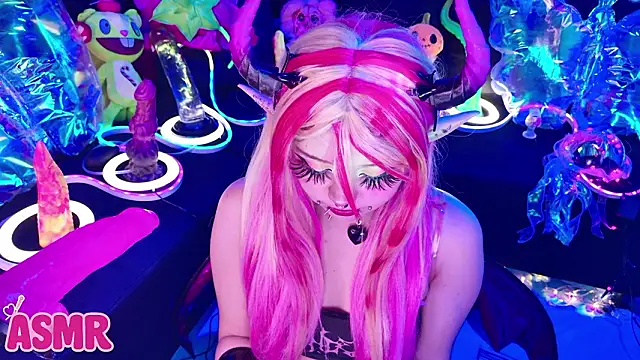 LaytonBox online show from January 17, 1:05 pm