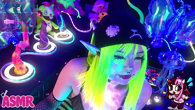 Snapshot of LaytonBox chatting on February 24, 2:04 pm LaytonBox online show from February 24, 2:04 pm