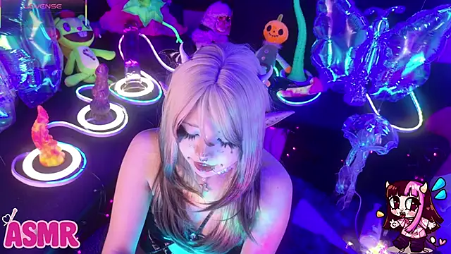 Snapshot of LaytonBox chatting on March 3, 3:07 pm LaytonBox online show from March 3, 3:07 pm