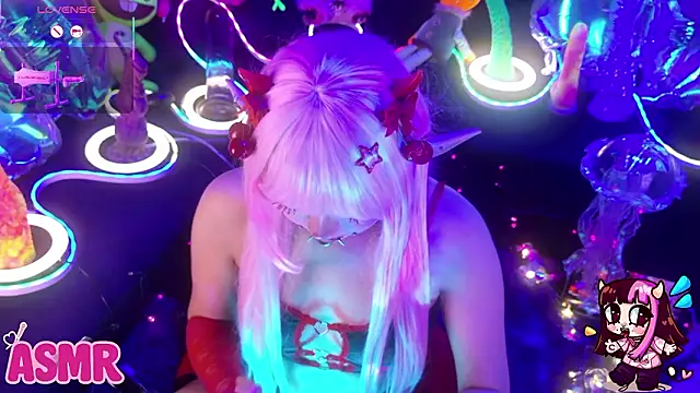 Snapshot of LaytonBox chatting on March 6, 1:51 pm LaytonBox online show from March 6, 1:51 pm