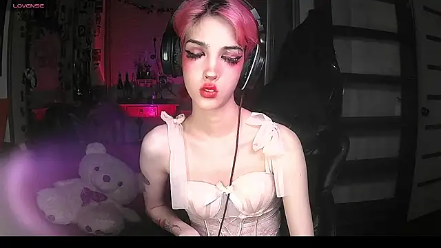 Ink  pleasure online show from October 4, 11:14 pm