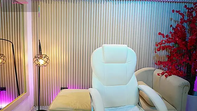 Emma Walkerr  online show from September 18, 7:05 pm