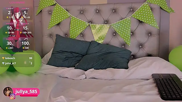 Snapshot of Jullya_x chatting on March 18, 2:59 pm Jullya x online show from March 18, 2:59 pm