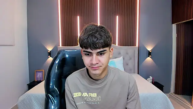 Tommy18   online show from October 9, 3:37 am