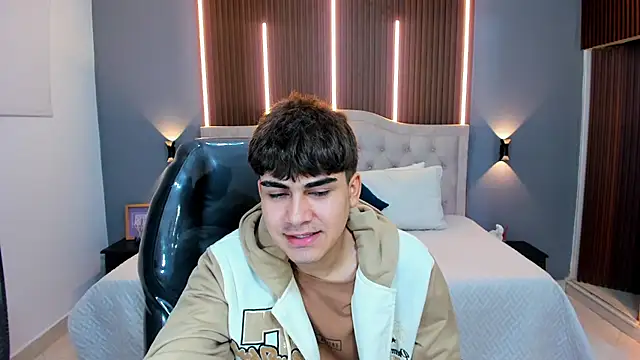 Tommy18   online show from October 11, 3:39 am