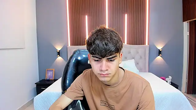 Tommy18   online show from October 15, 3:28 am