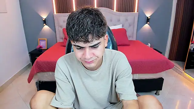 Tommy18   online show from May 6, 3:35 am