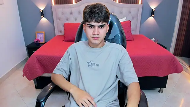 Tommy18   online show from May 7, 3:23 am