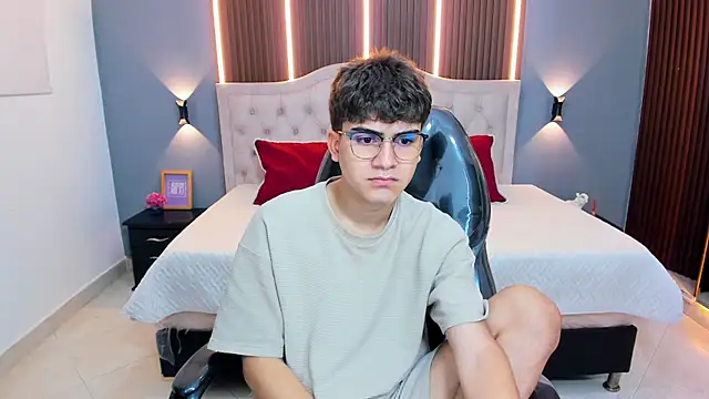Tommy18   online show from May 12, 3:25 am