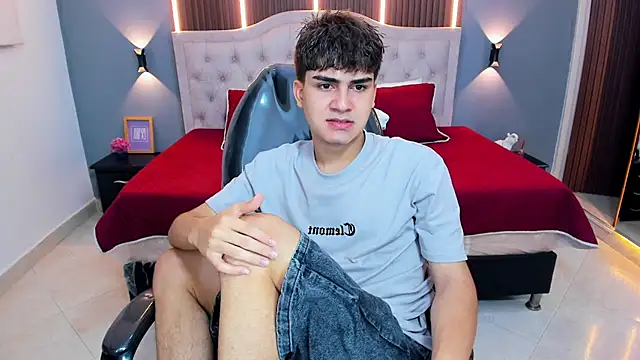 Tommy18   online show from May 14, 3:24 am